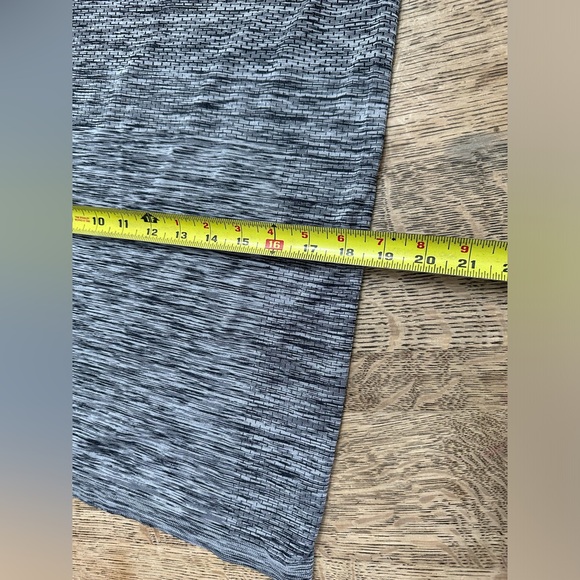 Nike DRI FIT Large Long Sleeve Running Workout Walking Shirt Top Reflective - Picture 15 of 15